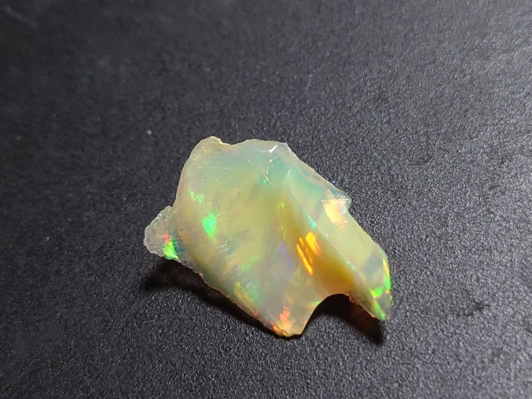 エチオピアウェロ産　オパール　ジュエリーグレード　原石　鉱物標本