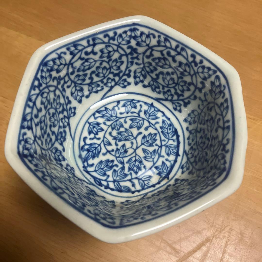 染付花唐草文六角縁高台杯（杯洗？）