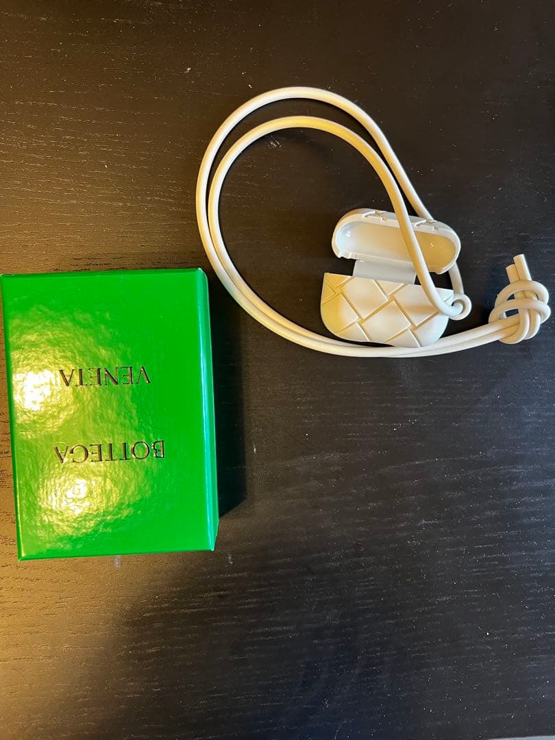 Bottega Veneta AirPodsケース ホワイト　ボッテガ