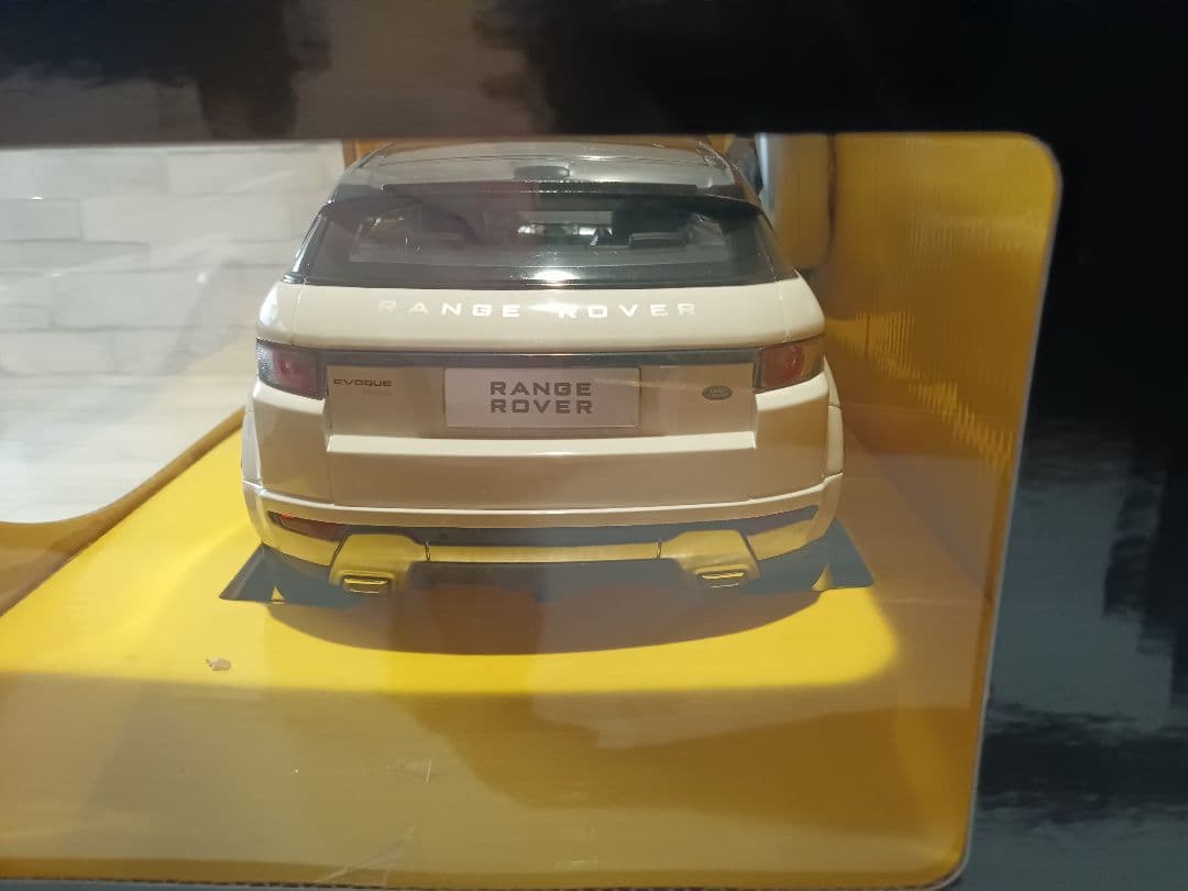 タポ　1/14 R/C　レンジローバー　イヴォーク　ミニカー　ホワイト