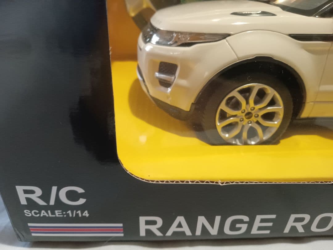 タポ　1/14 R/C　レンジローバー　イヴォーク　ミニカー　ホワイト