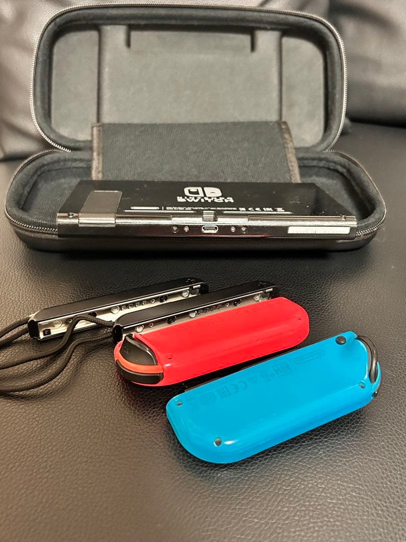 翌*可様 中古 Nintendo Switch 本体 キャリングケース付き