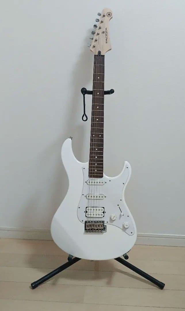 ヤマハ　パシフィカ　ホワイト ストラトキャスタータイプ エレキギターPAC012