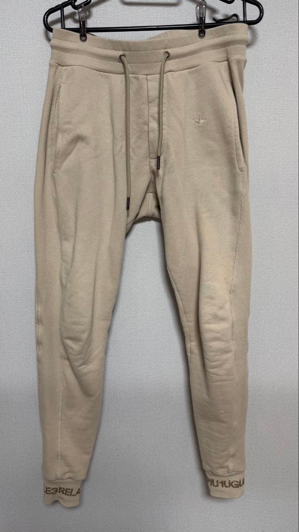 1PIU1UGUALE3 RELAXジップパーカー　ジョガーパンツ　セットアップ