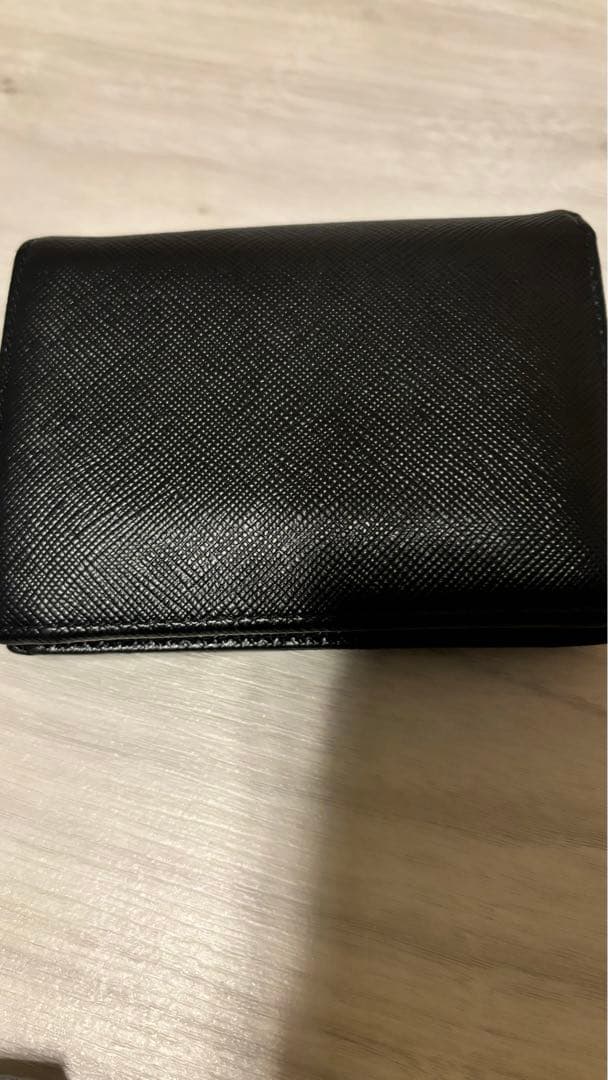 PRADA プラダ 二つ折り財布 黒 ブラックピンク　サファイアーノ 箱付き