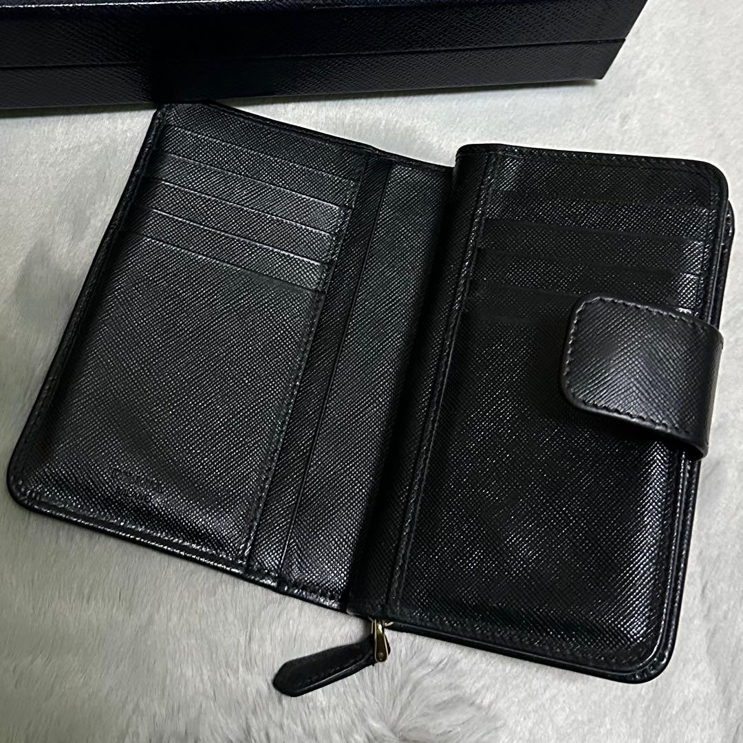 PRADA プラダ　折り財布　ラウンドファスナー　ゴールドロゴ ブラック