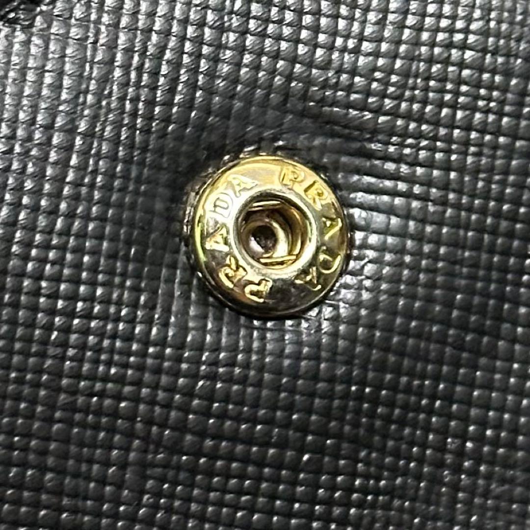 PRADA プラダ　折り財布　ラウンドファスナー　ゴールドロゴ ブラック