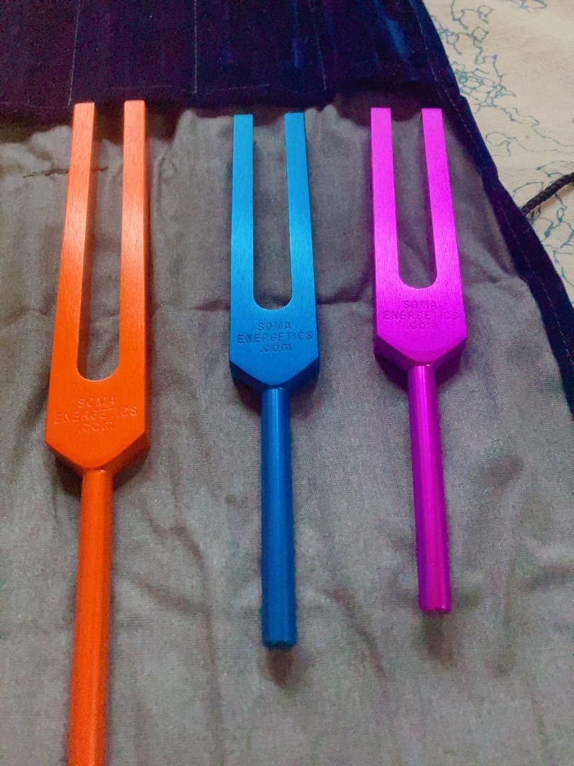 ソーマエナジェティクス社　ソルフェジオ・カラーチューナー セット 音叉　6本