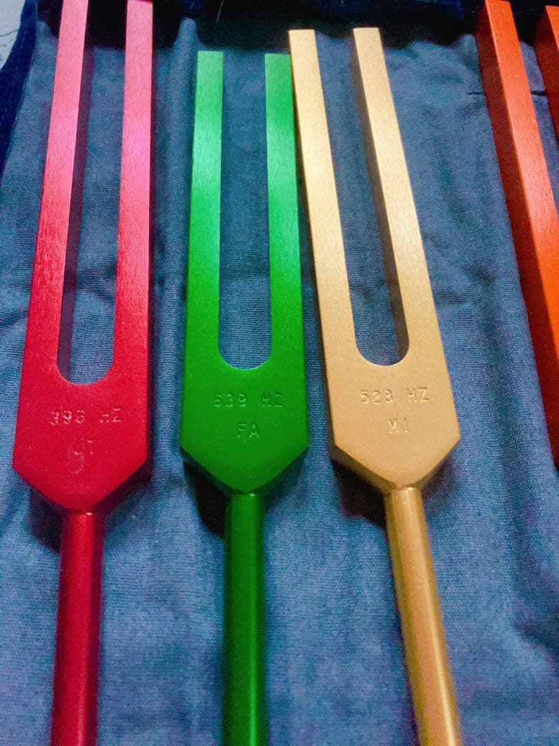 ソーマエナジェティクス社　ソルフェジオ・カラーチューナー セット 音叉　6本