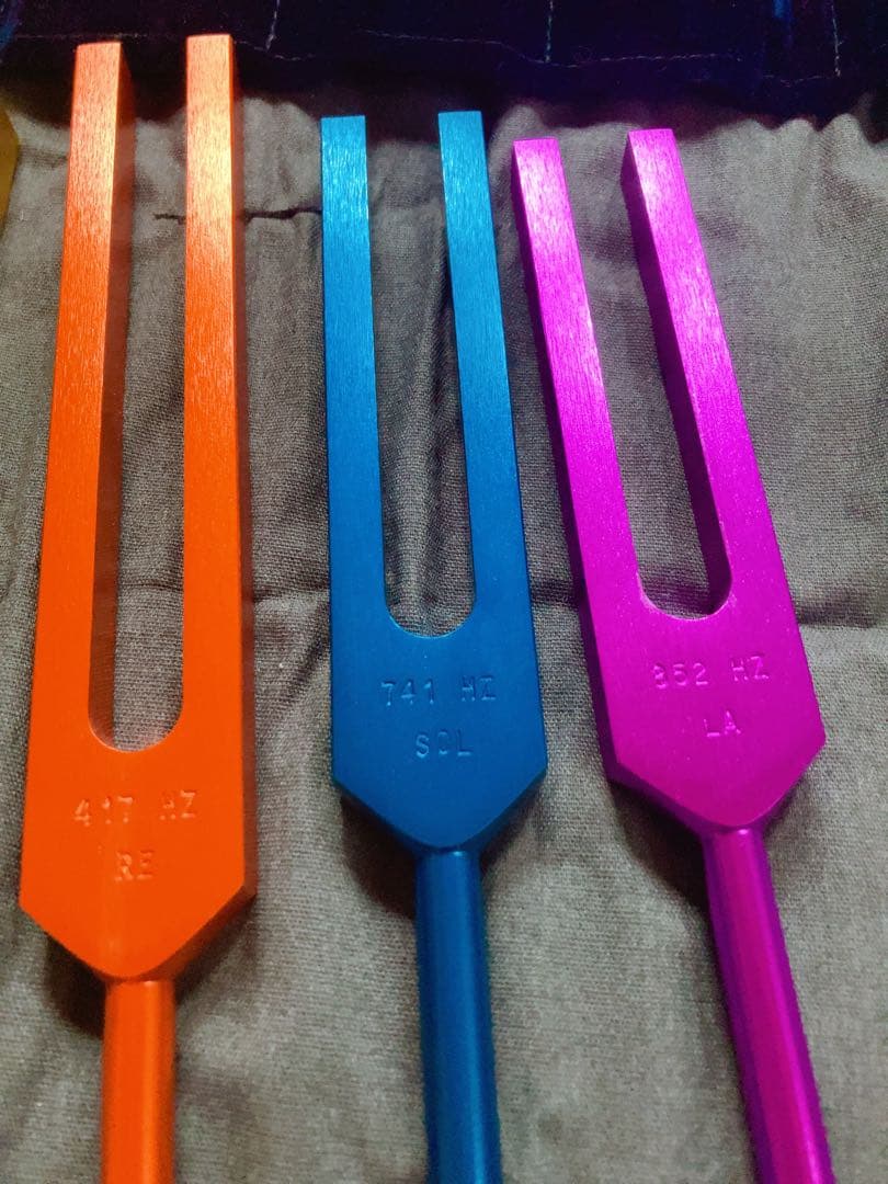 ソーマエナジェティクス社　ソルフェジオ・カラーチューナー セット 音叉　6本