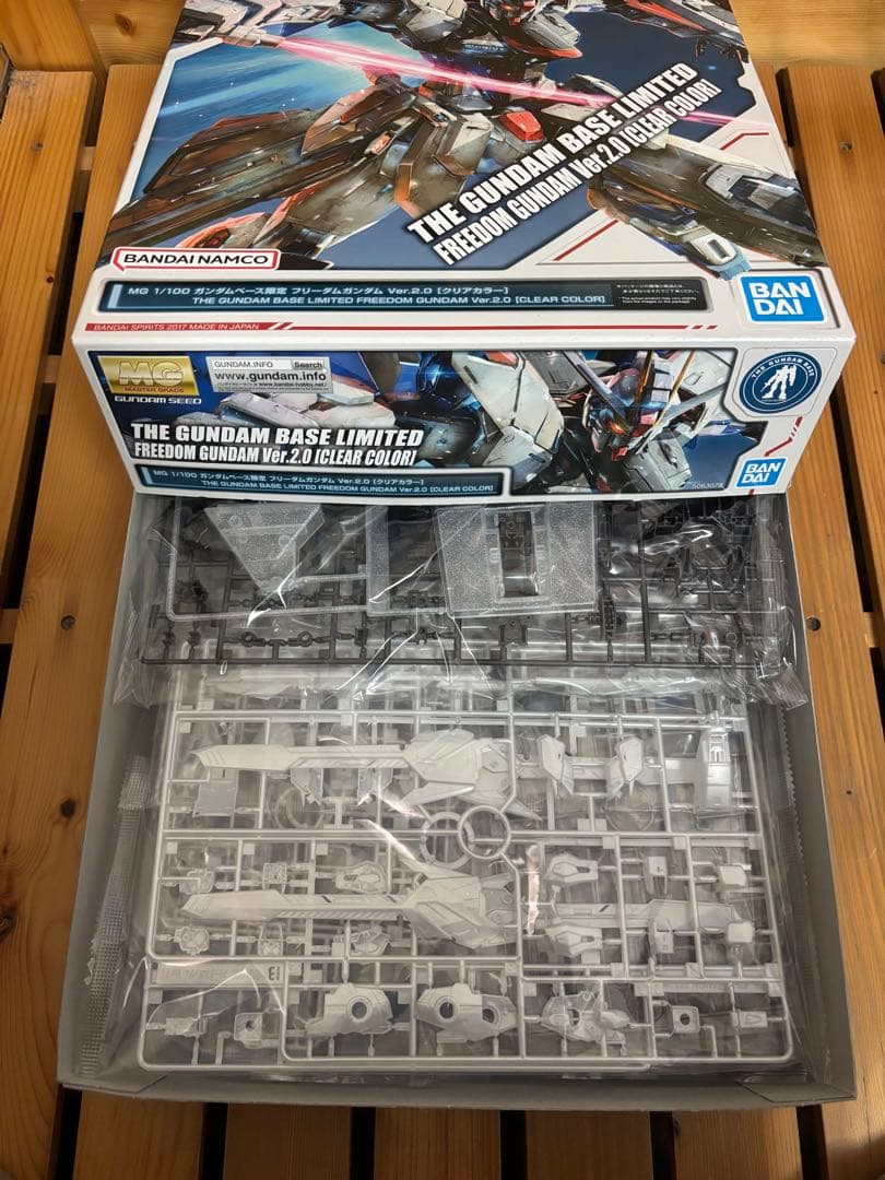 【未組立】ガンダムベース限定　MGフリーダムガンダム ver2.0 クリアカラー