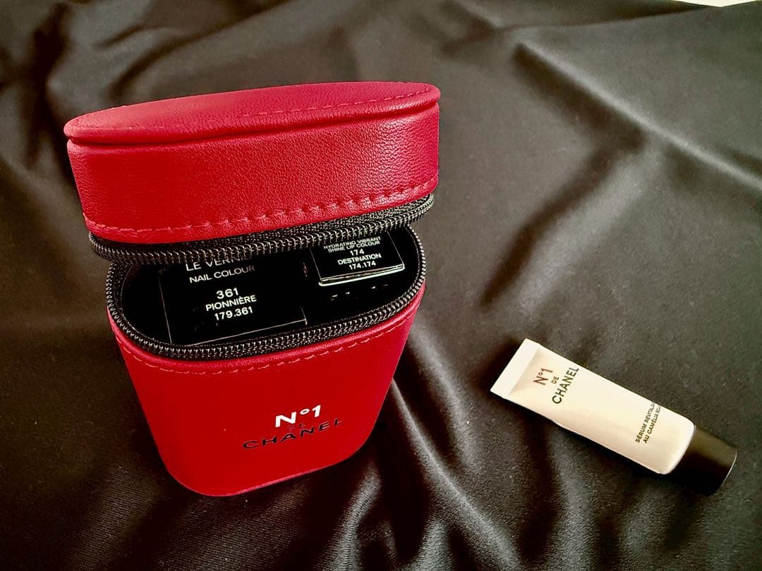 CHANELシャネル、限定容器入り限定ルージュココベージュ&限定ネイルサテン