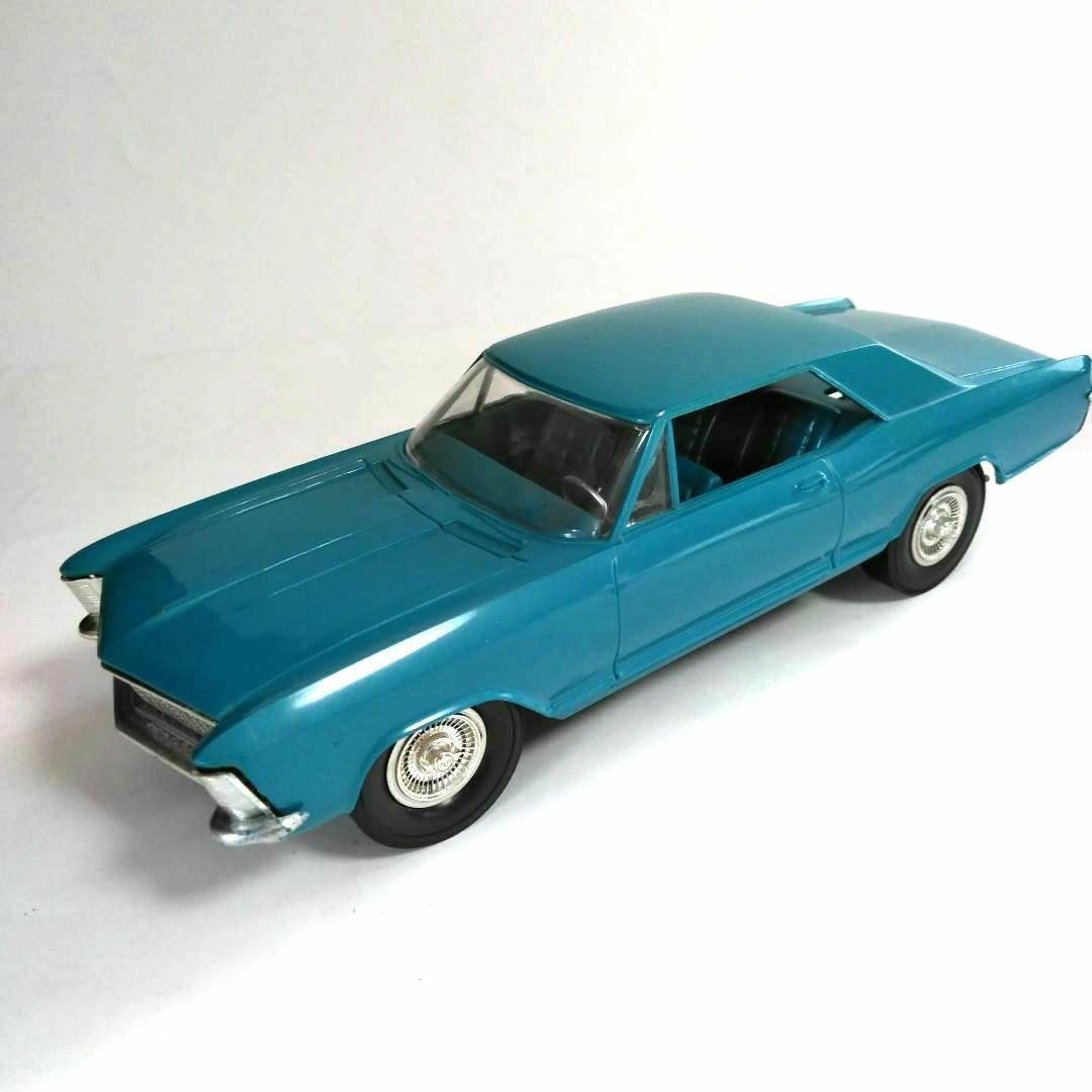 COX　049　GAS POWERED BUICK RIVIERA