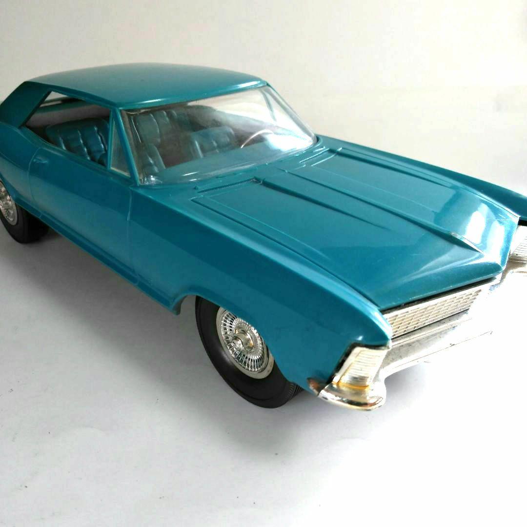 COX　049　GAS POWERED BUICK RIVIERA