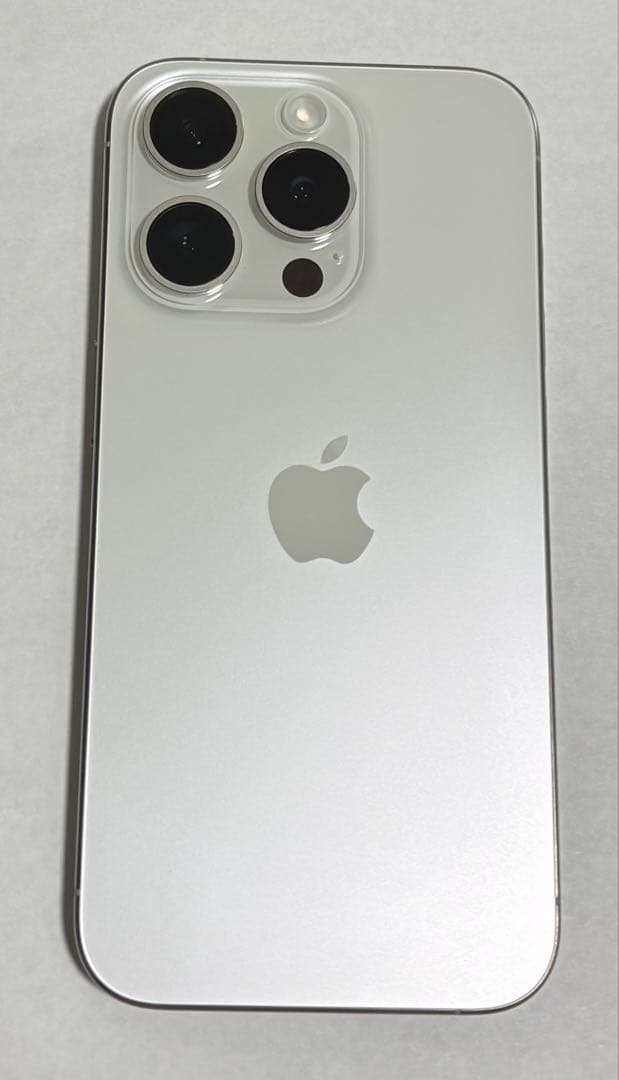 t*3様 Apple iPhone15Pro256GBホワイトチタニウムAmaz