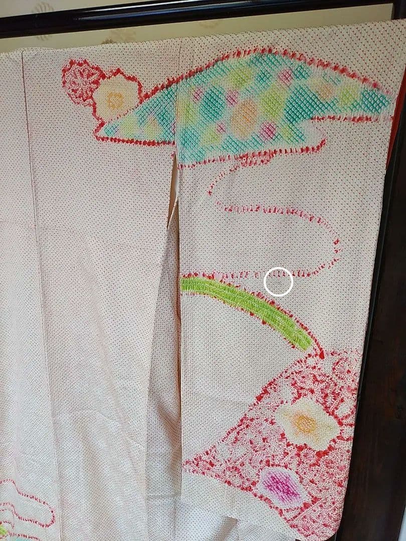 PK-16/25　振袖　白地　朱・緋(あけ)色　総絞り　花柄　長丈167裄67