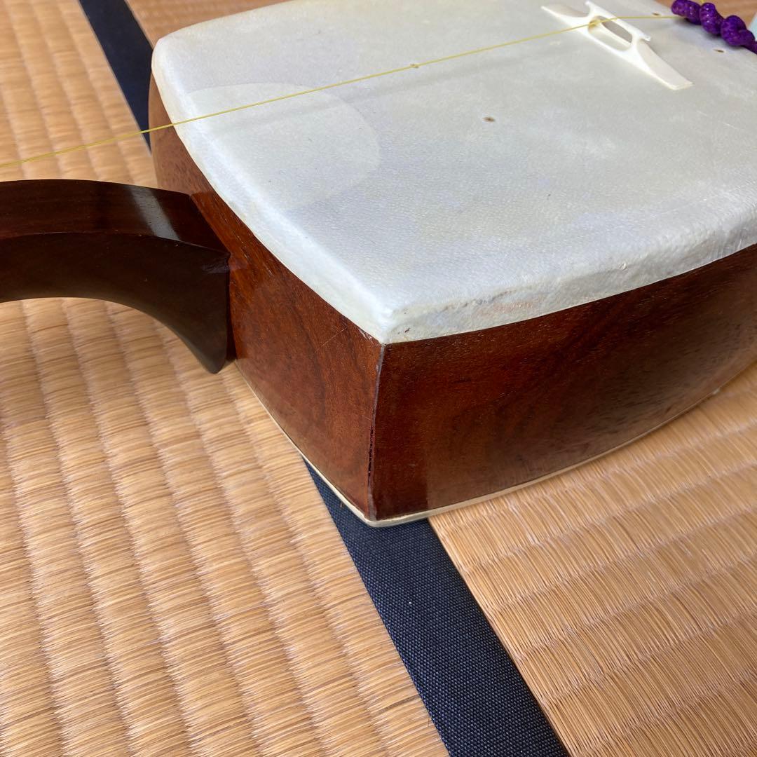 三味線1棹と収納用長袋、三味線の￼ソフトケース及び三味線2丁立箱1箱の4点セット