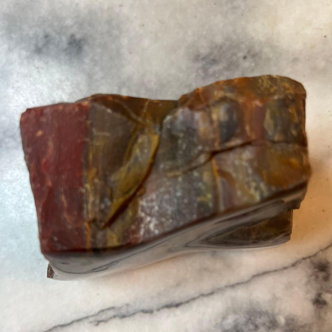 ⚠️注意‼️発送が特定月末の限定品 　赤は魔を払う縁起の良い石　おすすめの古い原石