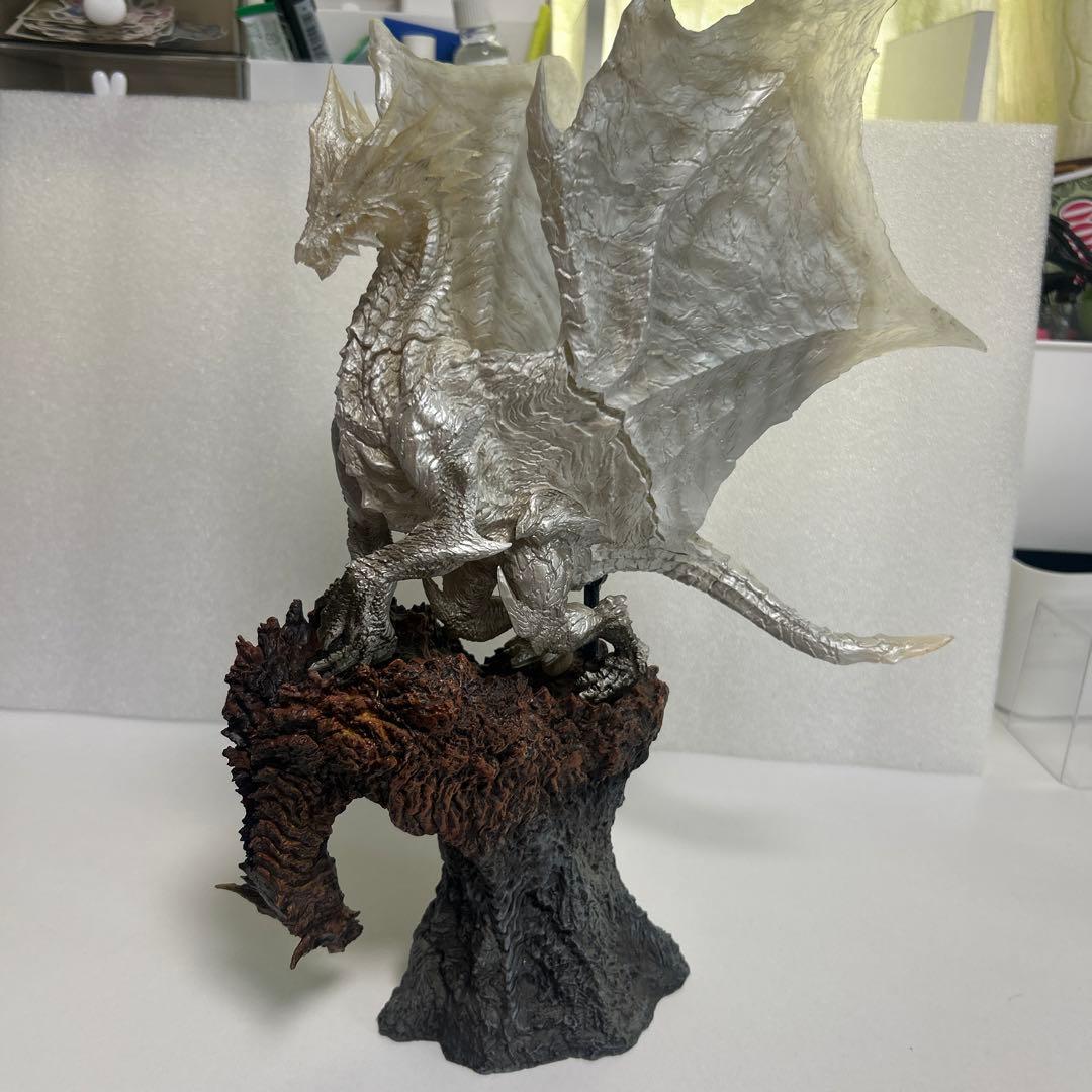 【希少品】モンスターハンター　クリエイターズモデル　クシャルダオラ　脱皮ver