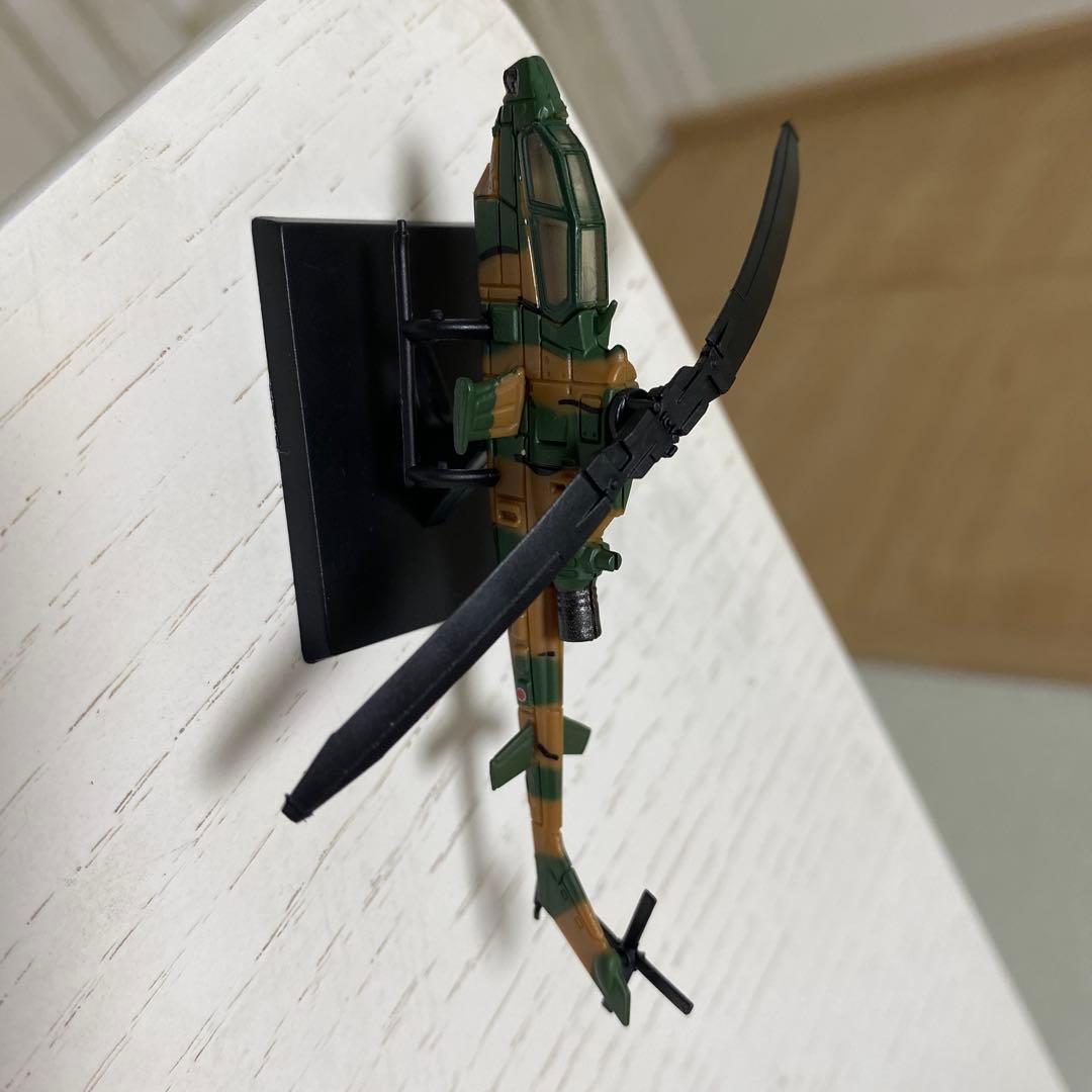 迷彩色ヘリコプター模型 スタンド，ケース付き