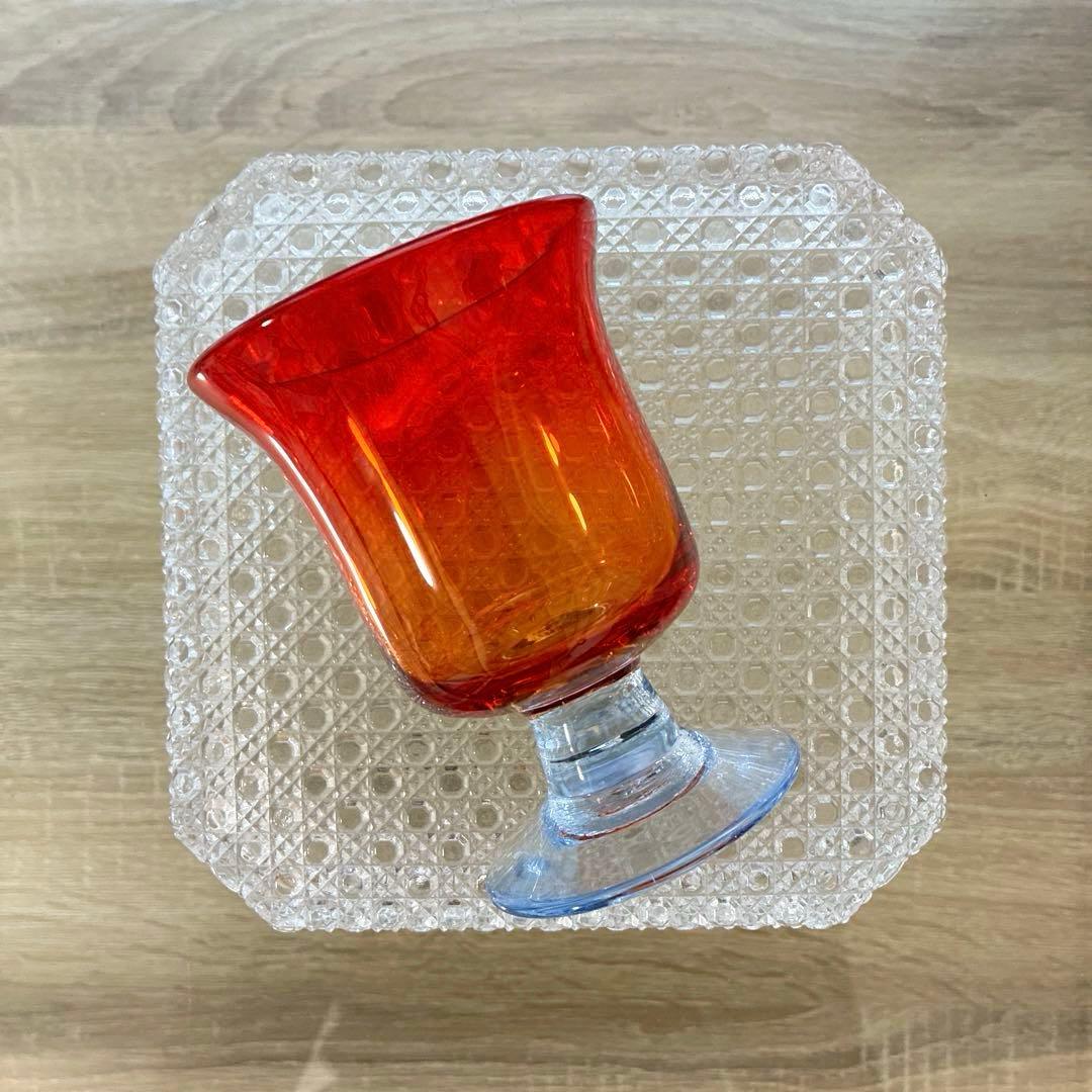 骨董　時代ガラス　希少　朱赤暈し　ベル型　水色脚付　小さめ　氷コップ１客