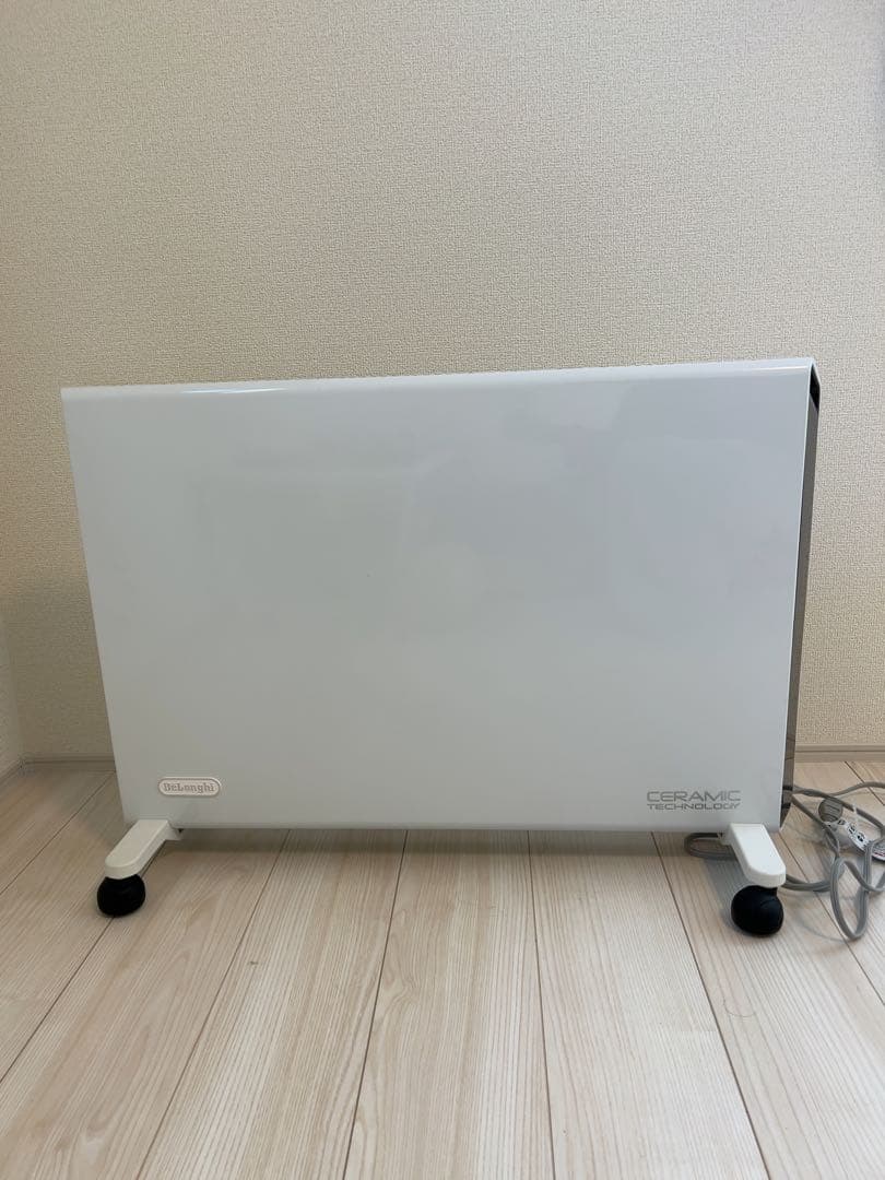 デロンギ　コンベクターヒーター　ホワイト　美品