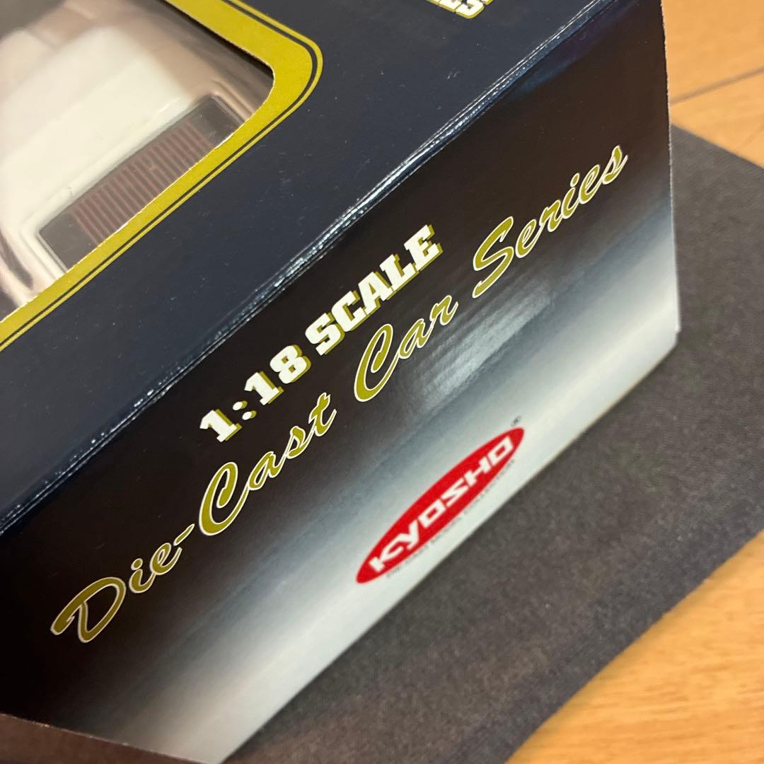 ニッサン　フェアレディ　Z－L（S30） （1/18スケール 8211W）