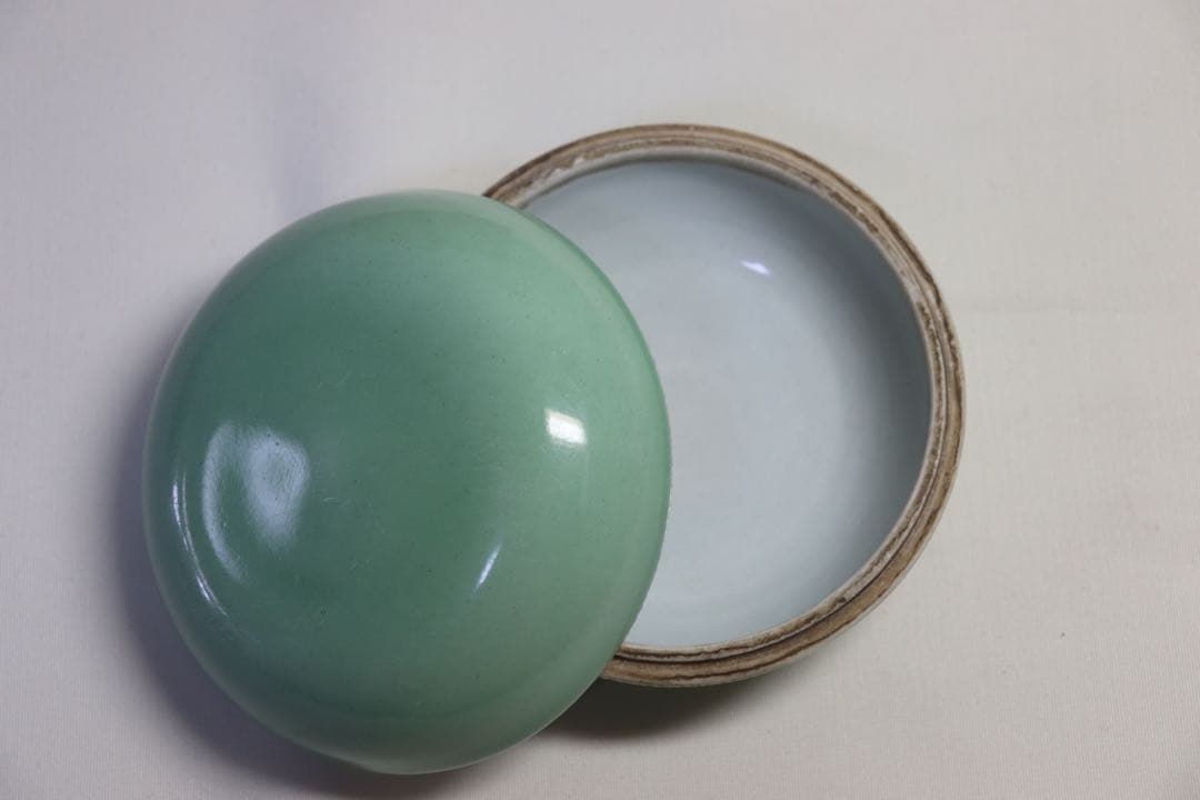 ハ　中国　リンゴ緑釉香合　乾隆年製銘　送料込み0421