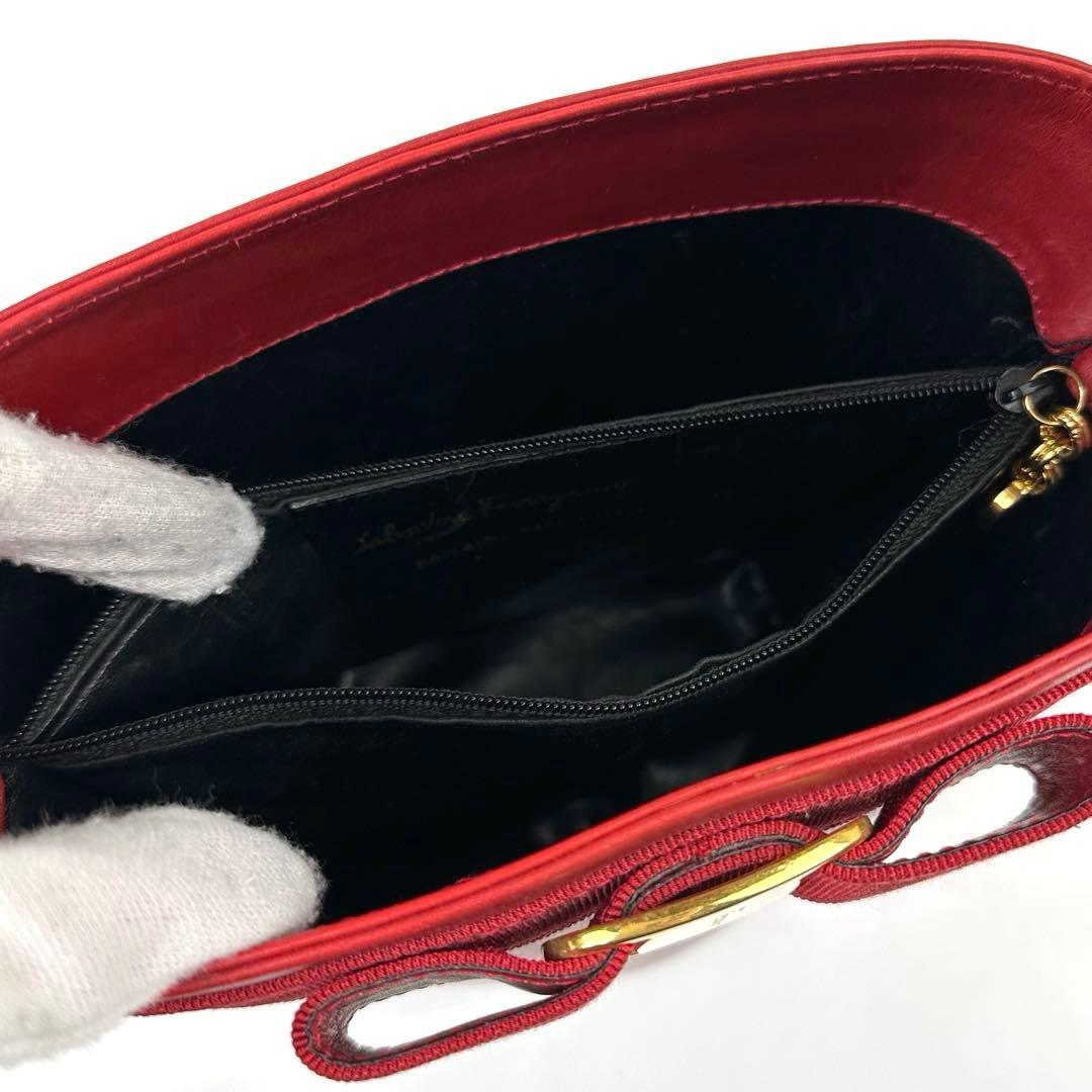 【美品】フェラガモ　ハンドバッグ　ヴァラリボン　ゴールド金具　バケツ　レザー　赤