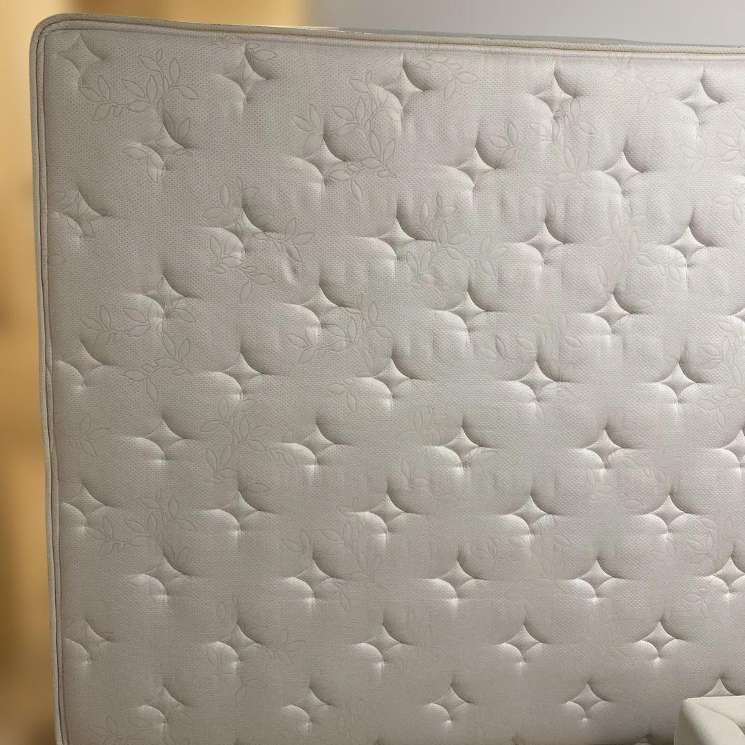 BoConceptベッドフレーム　マットレスサータ