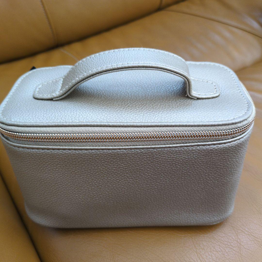 エミレーツ航空　ファーストクラス　ブルガリアメニティキット