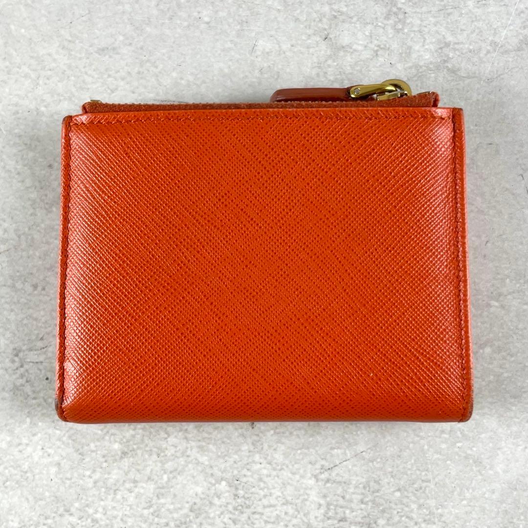 入手困難✨ プラダ 折財布 サフィアーノレザー ロゴプレート オレンジ系