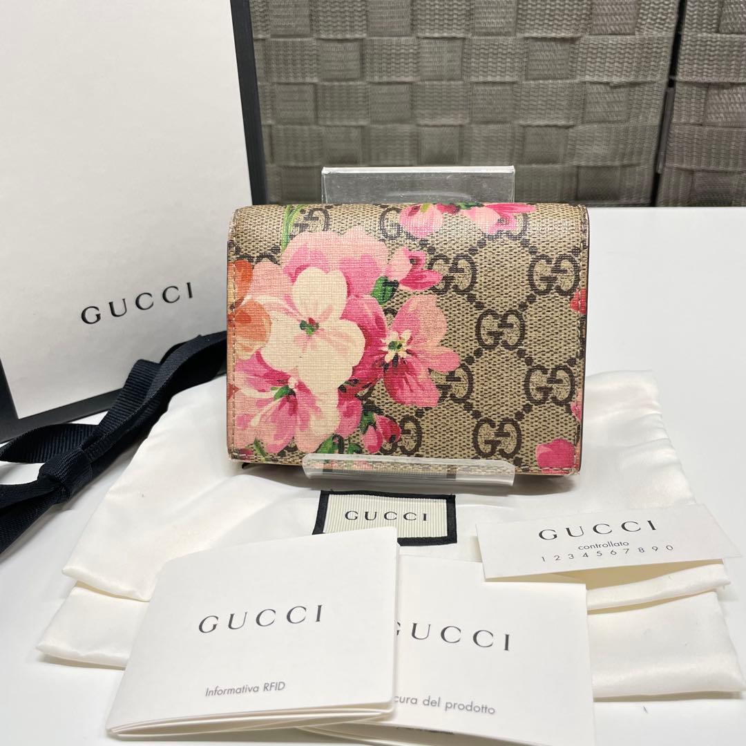 ま*る様 GUCCI フローラ　二つ折り財布　PVC