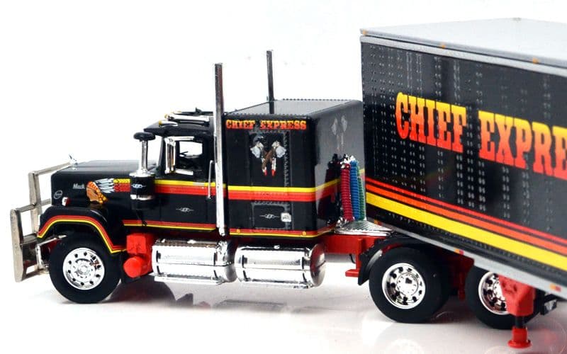 トライアクスルトレーラー \"チーフエクスプレス\"