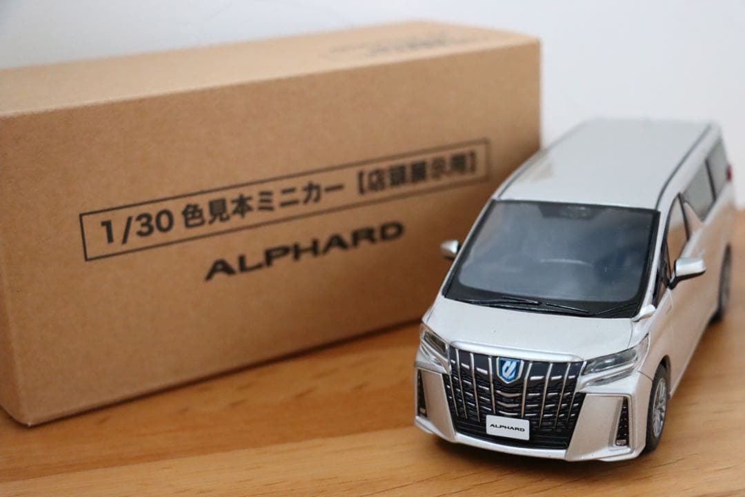 希少品　アルファード　３０系後期 カラーサンプルミニカー