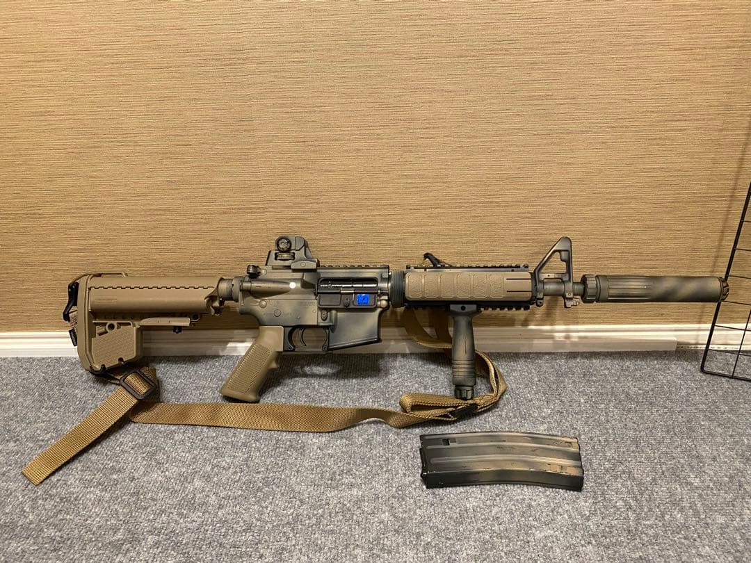 次世代電動ガン M4 タンカラー エアガン キャリングケース付