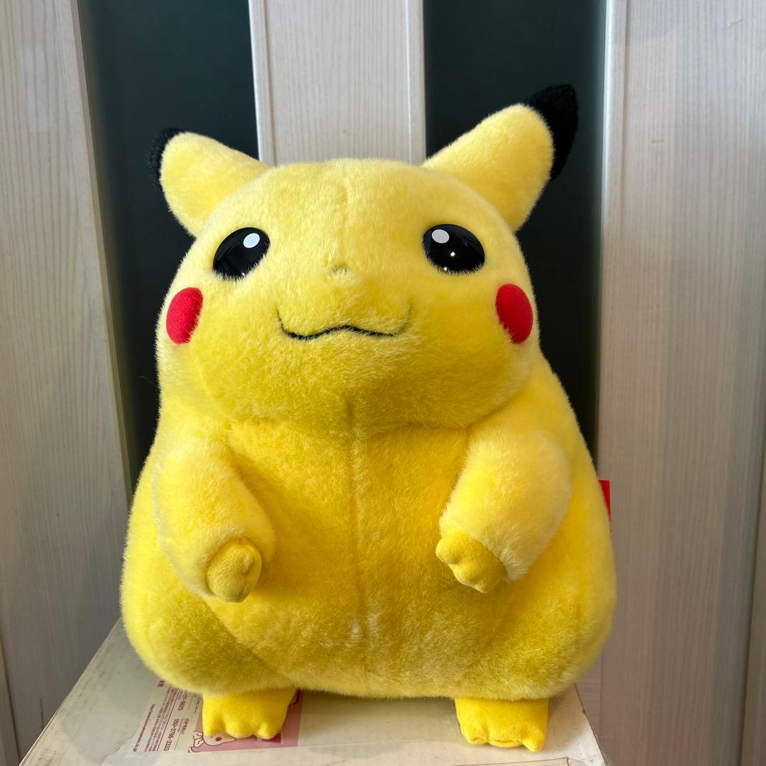 希少　ピカチュウ 等身大ぬいぐるみ　おしゃべり貯金箱　カール