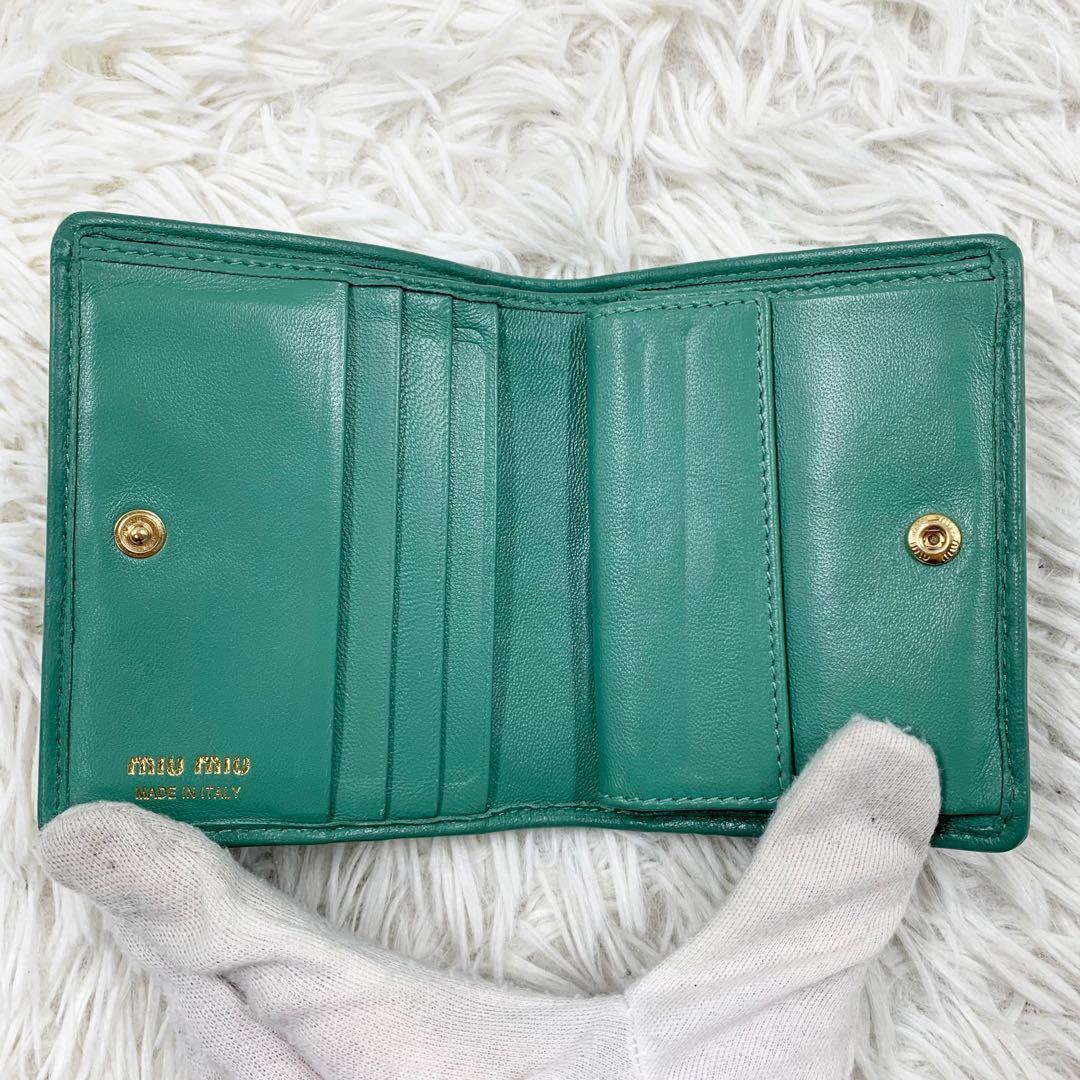 【✨極美品 現行✨】ミュウミュウ 二つ折り財布 マテラッセ エメラルドグリーン