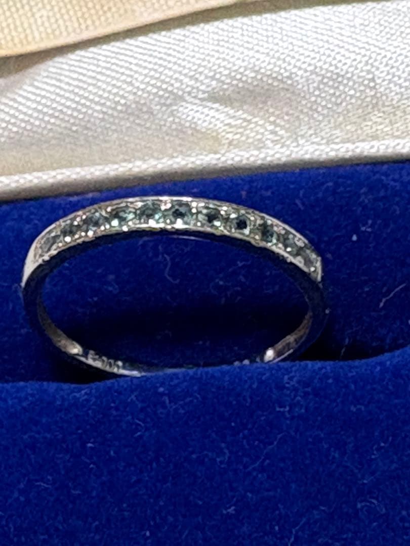 プラチナ グリーンストーンハーフエタニティリング