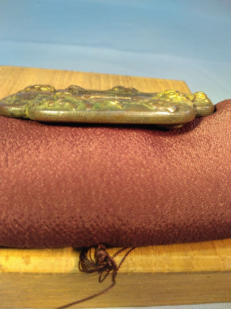 獅子と牡丹の高彫 魚々子　　鍔　鐔　刀装具