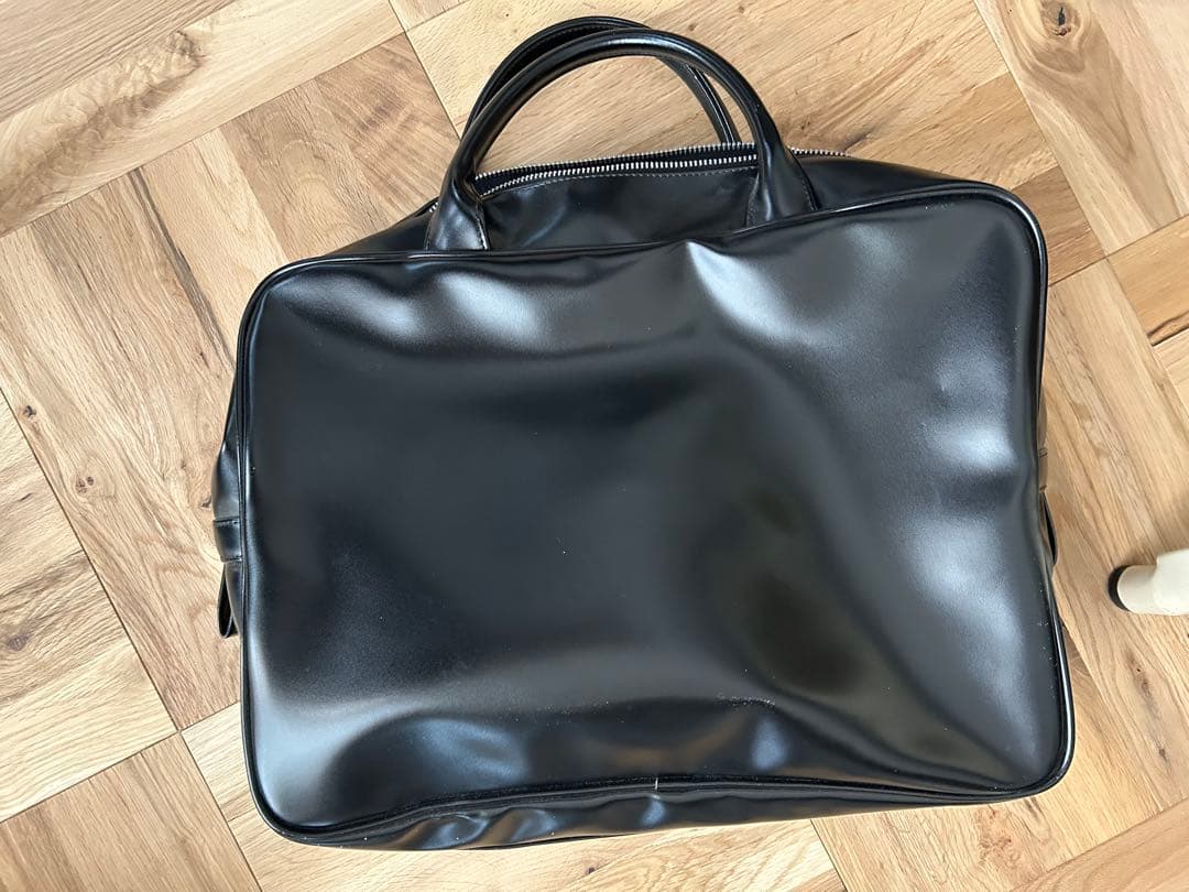 ブラック合成皮革バッグ