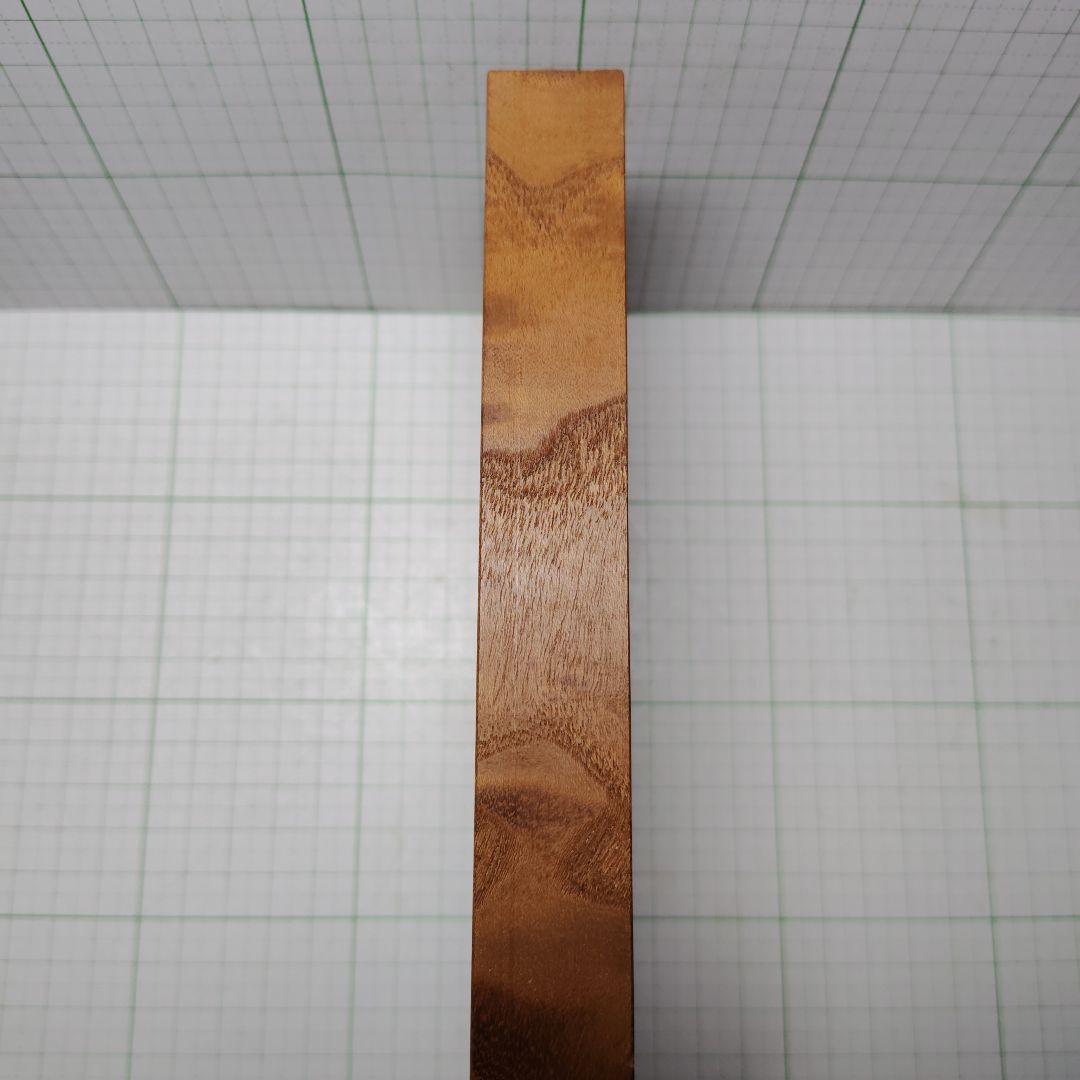 天童製、飾り駒、左馬、天元作、高１８ｃｍ、楡材、台、桑縮杢、管理No.80113