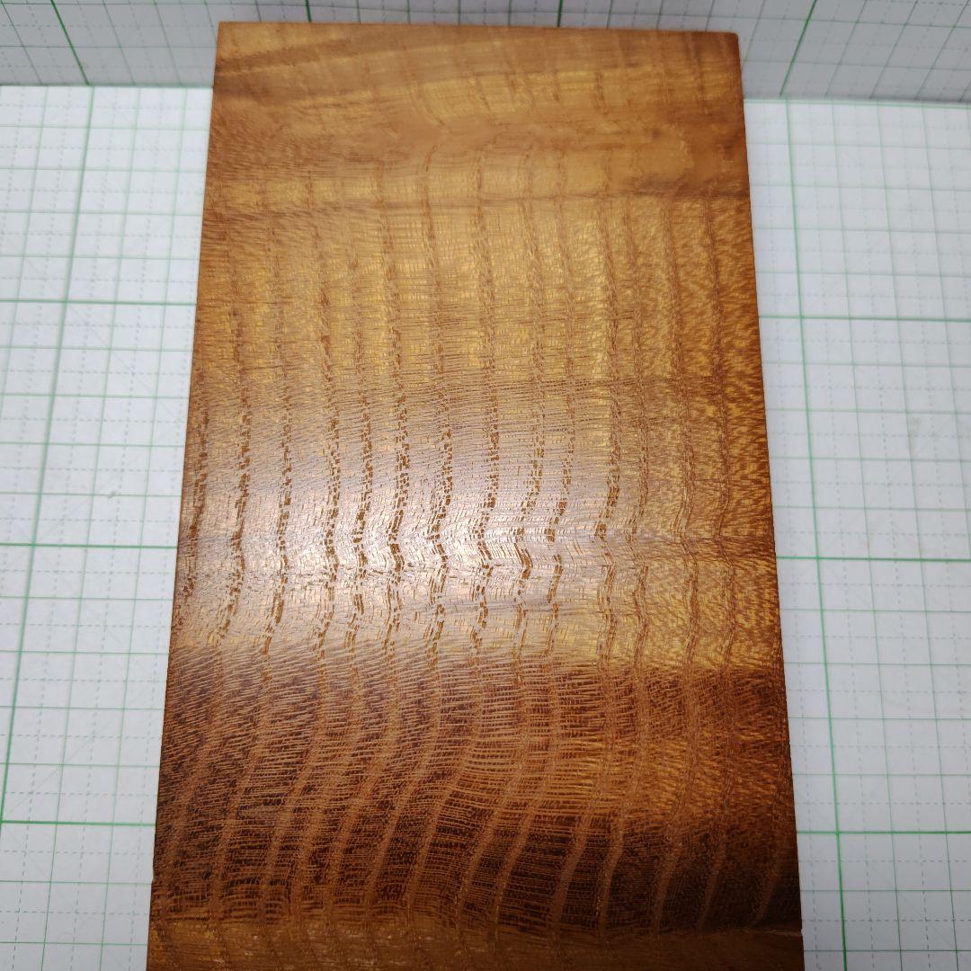 天童製、飾り駒、左馬、天元作、高１８ｃｍ、楡材、台、桑縮杢、管理No.80113