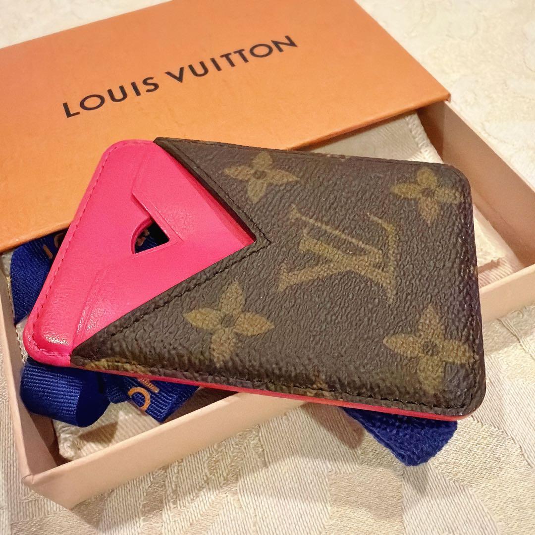 ほぼ新品　ヴィトン iPhone ポルトカルトマグネット