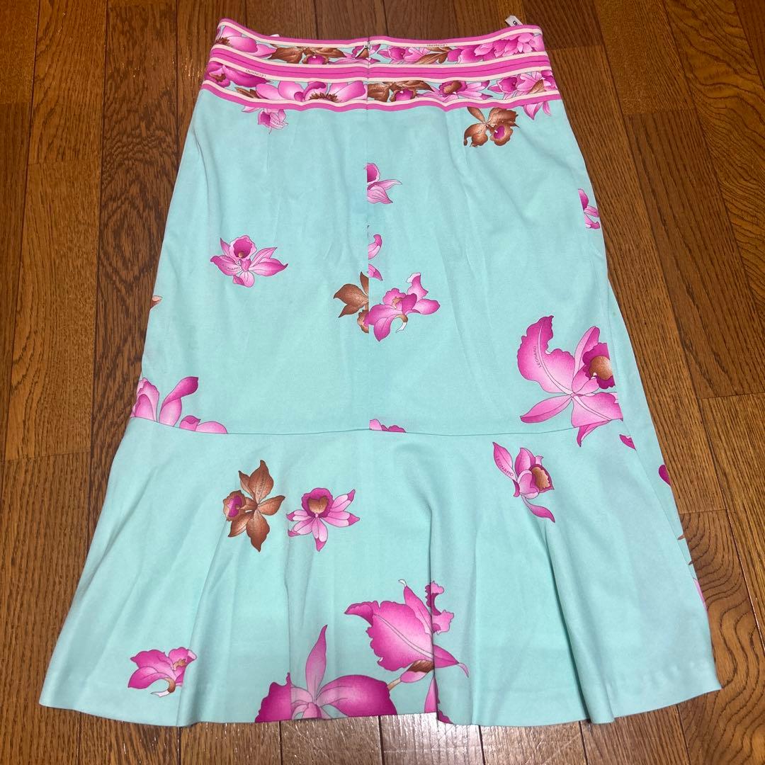 美品　レオナール　色味が最高に綺麗なスカート