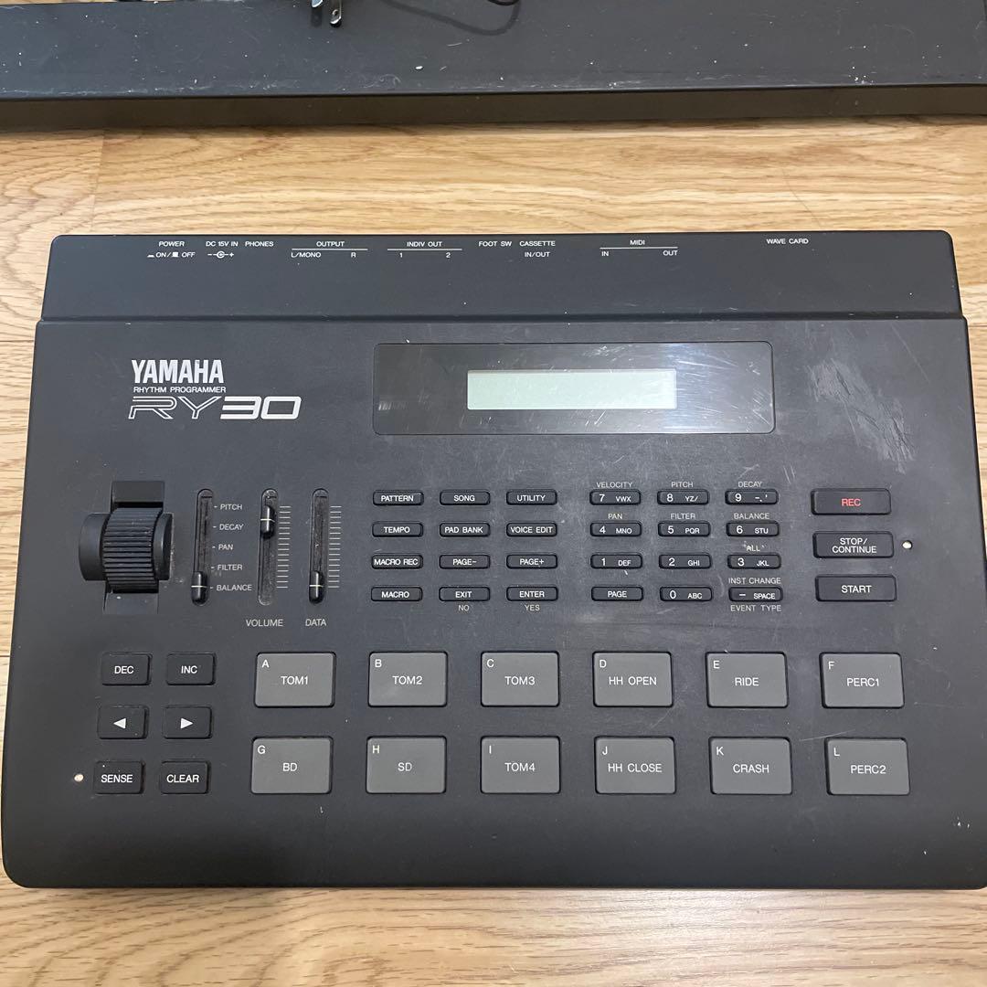 Yamaha RY30 ドラムマシン