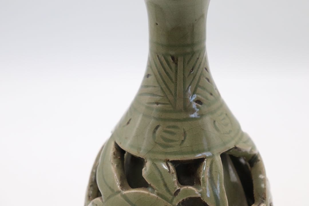 青磁　透花瓶　木箱入れ　送料込み0729