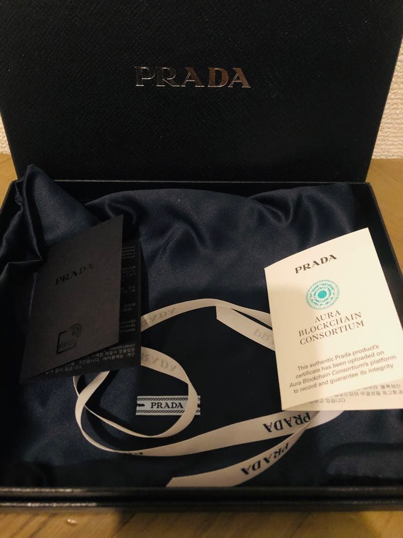 PRADA 二つ折り財布 サフィアーノレザー(ICチップ(RFID)搭載)