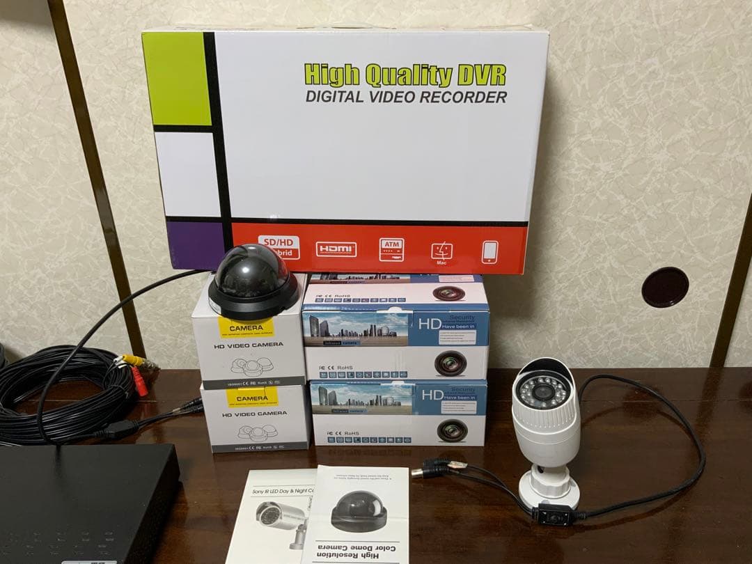 防犯カメラセット、レコーダー、室内用カメラ２台、屋外用カメラ２台、送料込みです。