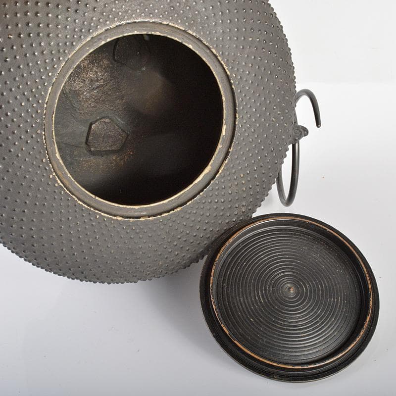 茶道具　那古野釜　釜師　伊藤宝斉作　霰文　尾垂釜　共布共箱　M　R6230B